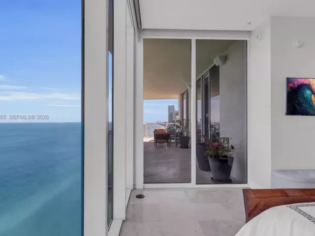 2-bedroom condo for rent in Sunny Isles Beach - 16699 Collins Ave 4202 - MondialRealty