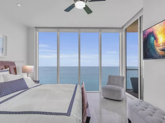 2-bedroom condo for rent in Sunny Isles Beach - 16699 Collins Ave 4202 - MondialRealty