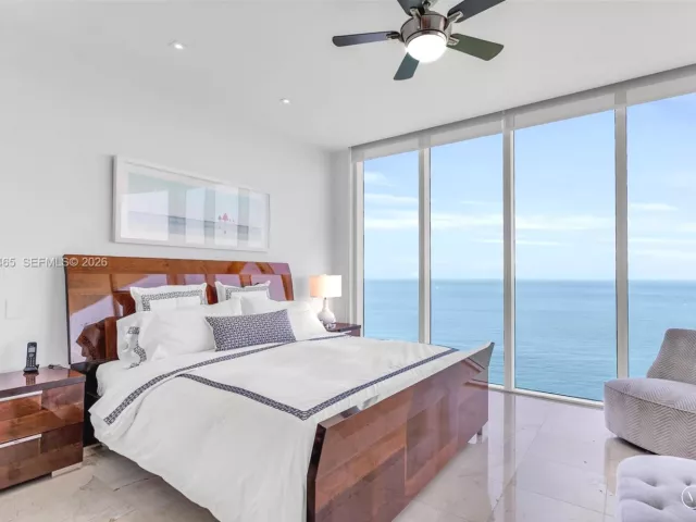 2-bedroom condo for rent in Sunny Isles Beach - 16699 Collins Ave 4202 - MondialRealty