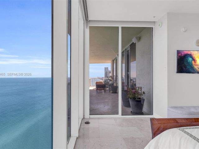 Apartment for rent  Unit #4202 - photo 7250442