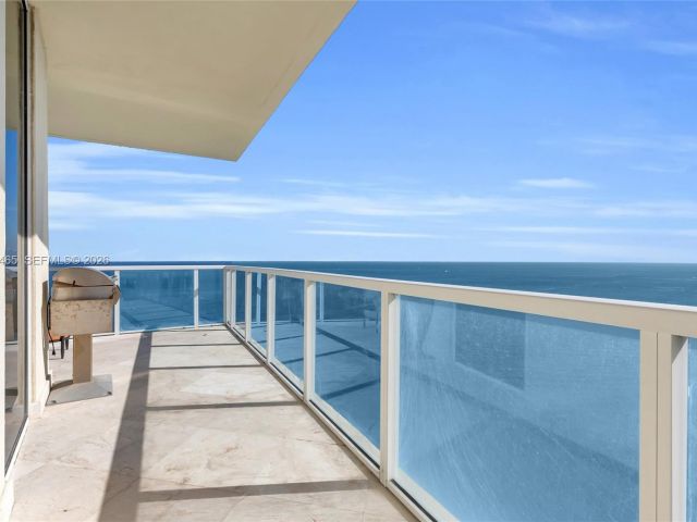 Apartment for rent  Unit #4202 - photo 7250452