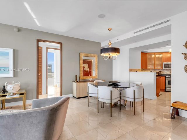 Apartment for rent  Unit #4202 - photo 7250468