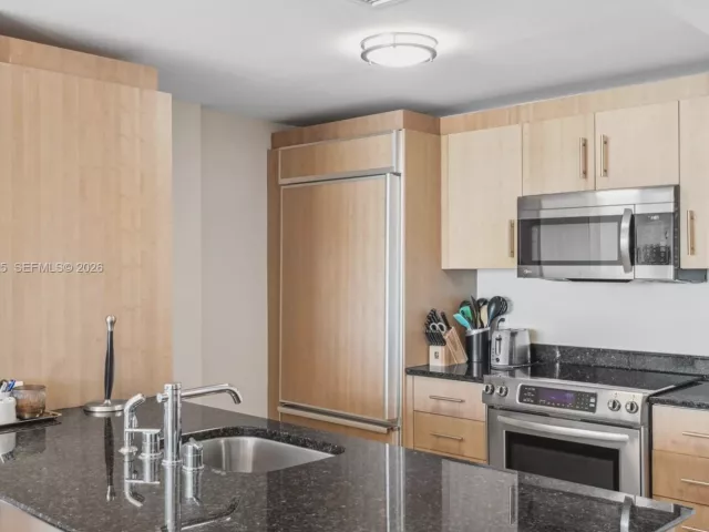 1-bedroom condo for rent in Bal Harbour - 10275 Collins Ave 529 - MondialRealty