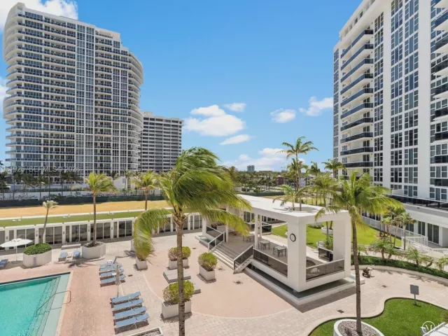 1-bedroom condo for rent in Bal Harbour - 10275 Collins Ave 529 - MondialRealty