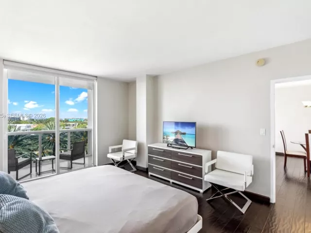 1-bedroom condo for rent in Bal Harbour - 10275 Collins Ave 529 - MondialRealty