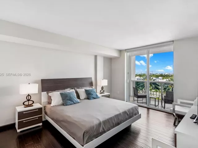 1-bedroom condo for rent in Bal Harbour - 10275 Collins Ave 529 - MondialRealty