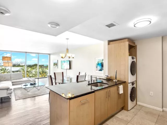 1-bedroom condo for rent in Bal Harbour - 10275 Collins Ave 529 - MondialRealty