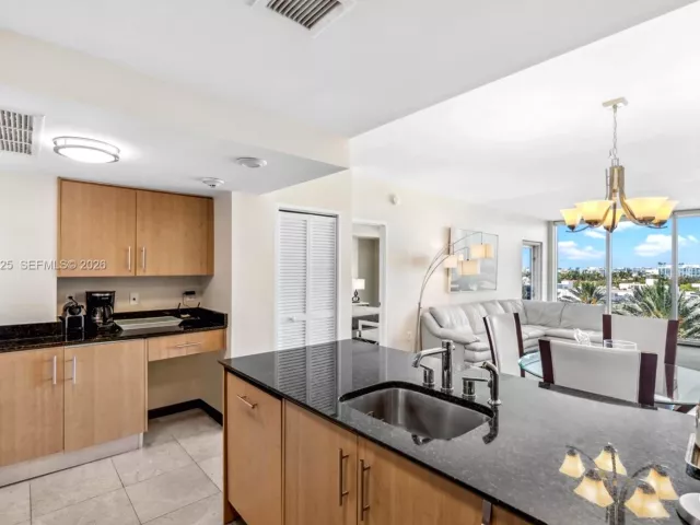 1-bedroom condo for rent in Bal Harbour - 10275 Collins Ave 529 - MondialRealty