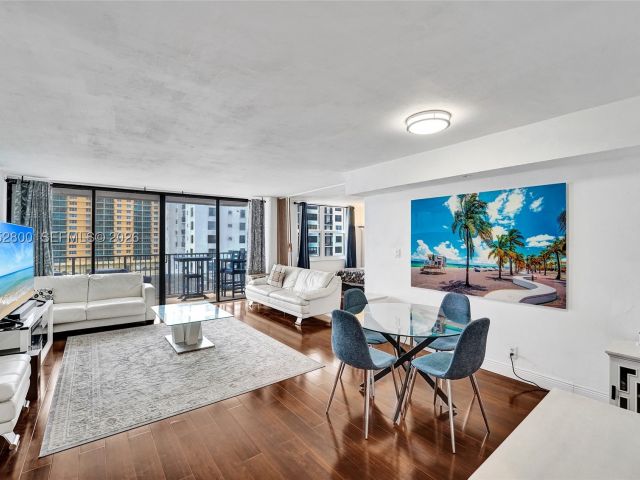 2-bedroom condo for rent in Hollywood - 2201 S Ocean Dr 608 - MondialRealty