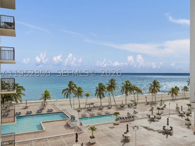 2-bedroom condo for rent in Hollywood - 2201 S Ocean Dr 608 - MondialRealty