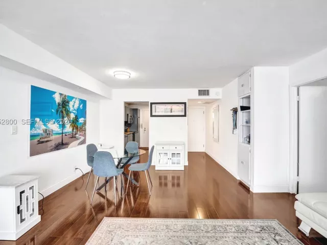 2-bedroom condo for rent in Hollywood - 2201 S Ocean Dr 608 - MondialRealty