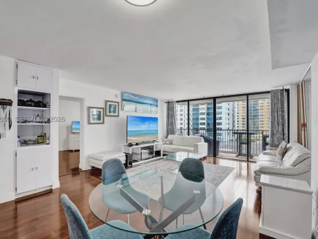 2-bedroom condo for rent in Hollywood - 2201 S Ocean Dr 608 - MondialRealty