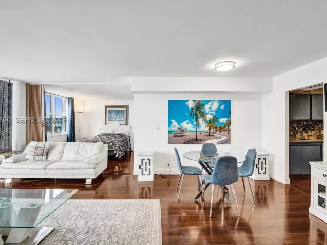2-bedroom condo for rent in Hollywood - 2201 S Ocean Dr 608 - MondialRealty