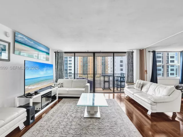 2-bedroom condo for rent in Hollywood - 2201 S Ocean Dr 608 - MondialRealty
