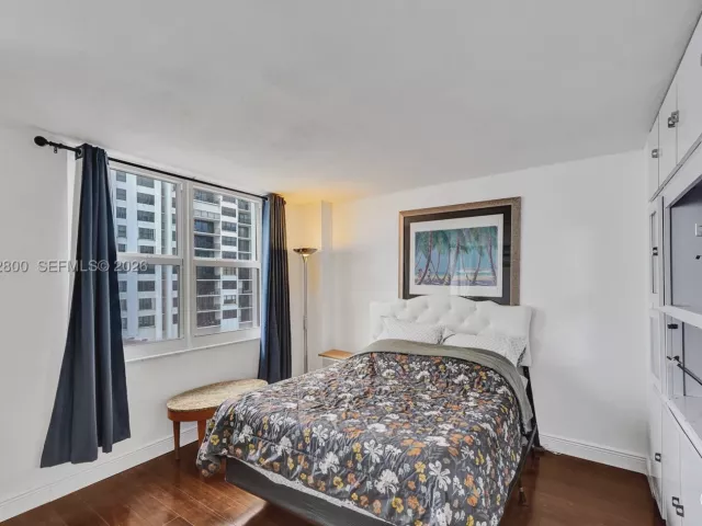 2-bedroom condo for rent in Hollywood - 2201 S Ocean Dr 608 - MondialRealty
