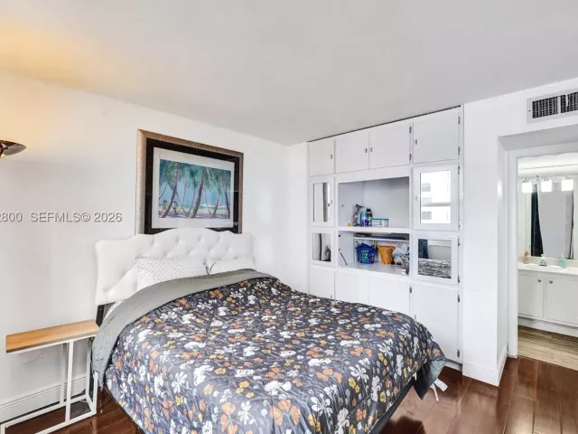 2-bedroom condo for rent in Hollywood - 2201 S Ocean Dr 608 - MondialRealty