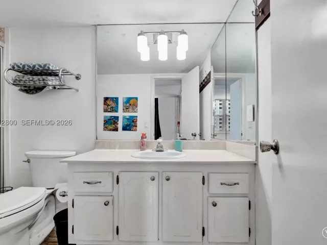 2-bedroom condo for rent in Hollywood - 2201 S Ocean Dr 608 - MondialRealty