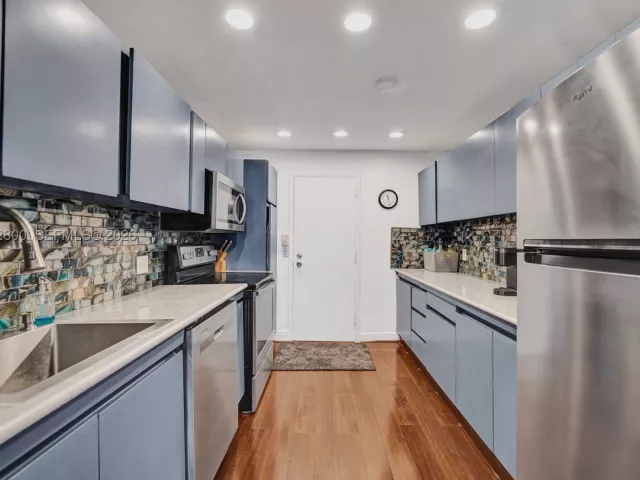 2-bedroom condo for rent in Hollywood - 2201 S Ocean Dr 608 - MondialRealty