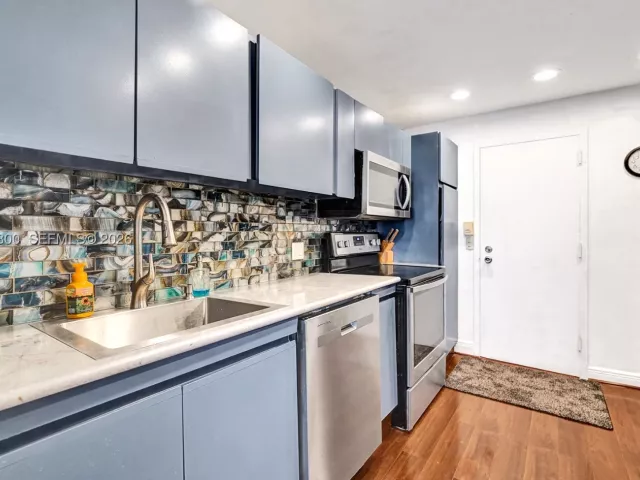 2-bedroom condo for rent in Hollywood - 2201 S Ocean Dr 608 - MondialRealty