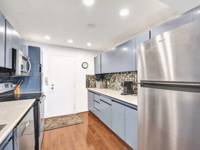 2-bedroom condo for rent in Hollywood - 2201 S Ocean Dr 608 - MondialRealty