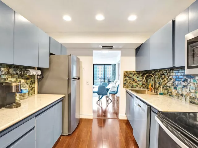 2-bedroom condo for rent in Hollywood - 2201 S Ocean Dr 608 - MondialRealty