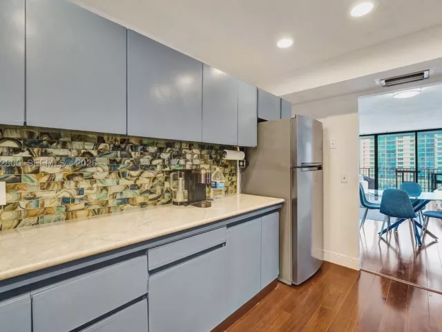 2-bedroom condo for rent in Hollywood - 2201 S Ocean Dr 608 - MondialRealty