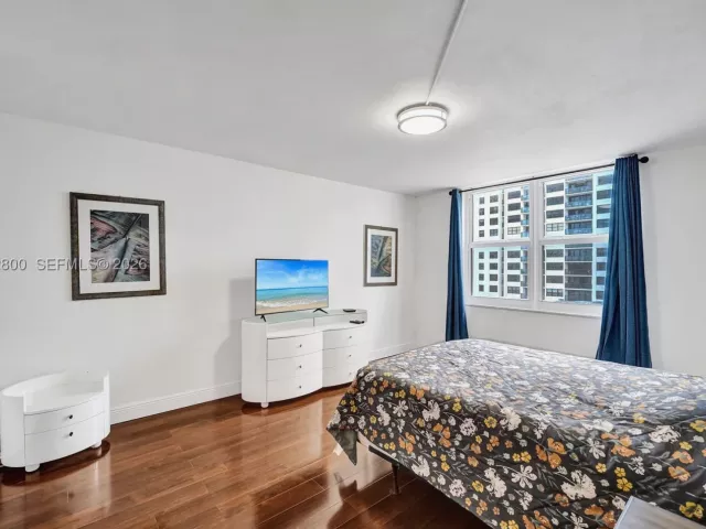 2-bedroom condo for rent in Hollywood - 2201 S Ocean Dr 608 - MondialRealty
