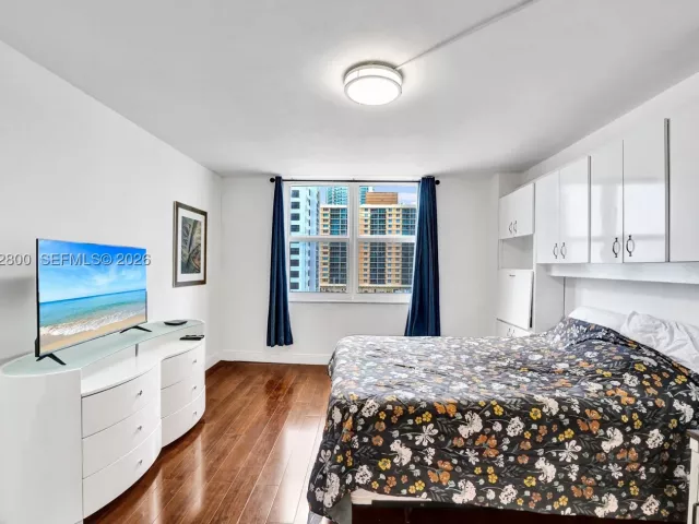 2-bedroom condo for rent in Hollywood - 2201 S Ocean Dr 608 - MondialRealty