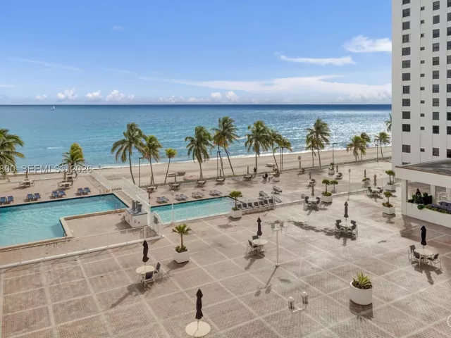 2-bedroom condo for rent in Hollywood - 2201 S Ocean Dr 608 - MondialRealty