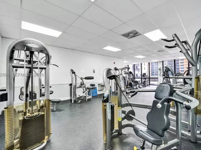 2-bedroom condo for rent in Hollywood - 2201 S Ocean Dr 608 - MondialRealty