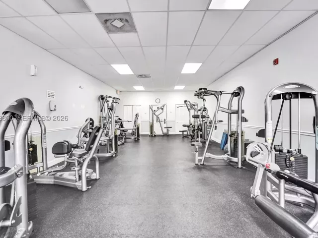 2-bedroom condo for rent in Hollywood - 2201 S Ocean Dr 608 - MondialRealty
