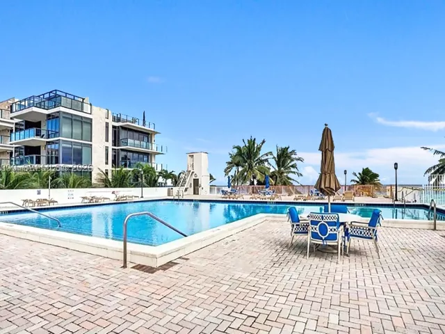 2-bedroom condo for rent in Hollywood - 2201 S Ocean Dr 608 - MondialRealty