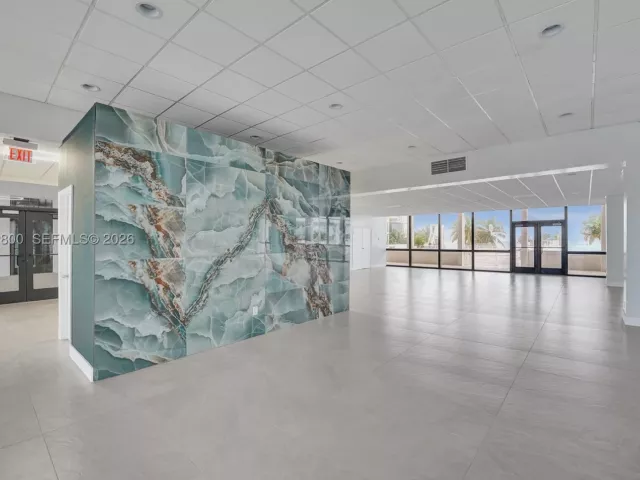 2-bedroom condo for rent in Hollywood - 2201 S Ocean Dr 608 - MondialRealty