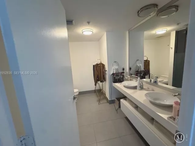 2-bedroom condo for rent in Miami - 92 SW 3rd St 3104 - MondialRealty