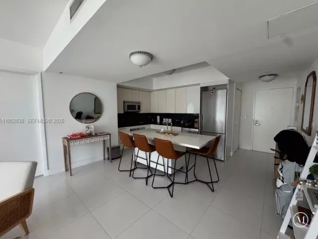 2-bedroom condo for rent in Miami - 92 SW 3rd St 3104 - MondialRealty