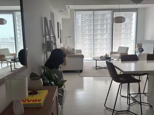 2-bedroom condo for rent in Miami - 92 SW 3rd St 3104 - MondialRealty