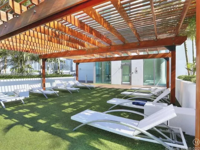 2-bedroom condo for rent in Miami - 92 SW 3rd St 3104 - MondialRealty