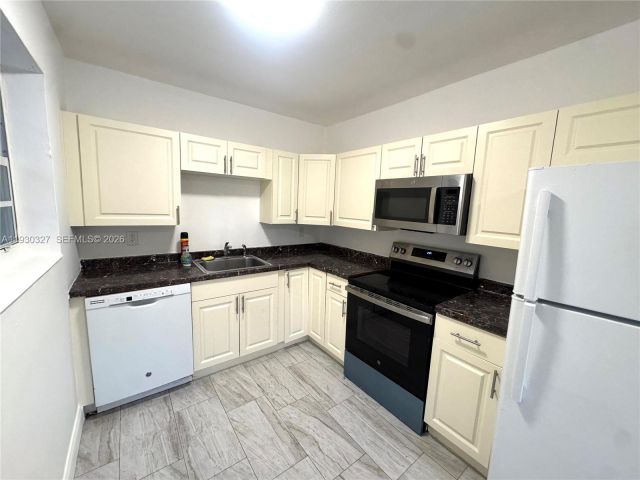 Home for rent at 1511 NE 42nd Street - photo 7478089