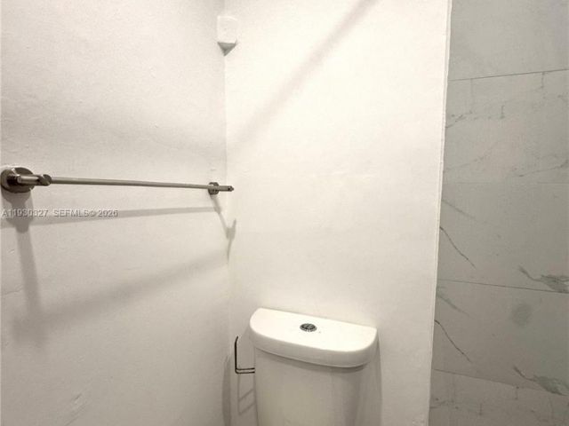 Home for rent at 1511 NE 42nd Street - photo 7478096