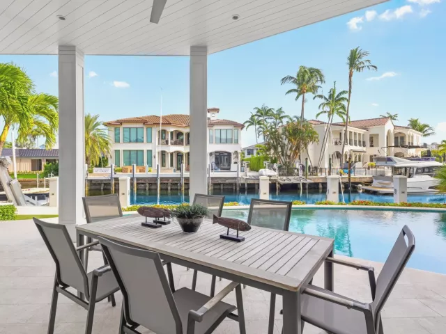 6-bedroom home for rent in Boca Raton - 863 Enfield Street - MondialRealty