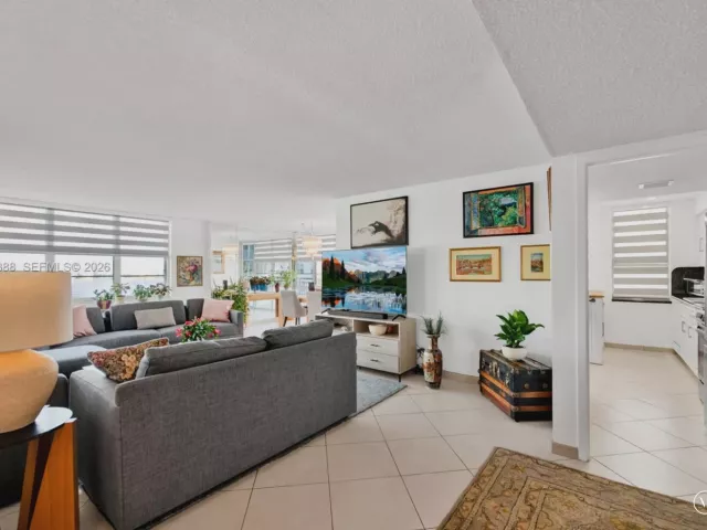 2-bedroom condo for sale in Sunny Isles Beach - 301 174th St 1018 - MondialRealty