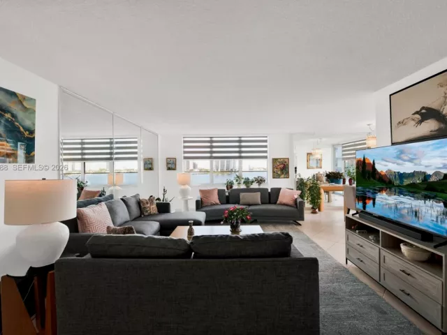 2-bedroom condo for sale in Sunny Isles Beach - 301 174th St 1018 - MondialRealty