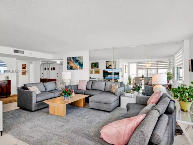 2-bedroom condo for sale in Sunny Isles Beach - 301 174th St 1018 - MondialRealty