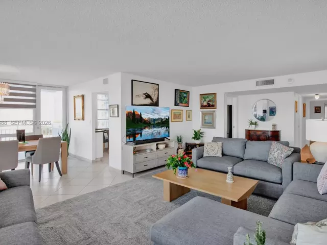 2-bedroom condo for sale in Sunny Isles Beach - 301 174th St 1018 - MondialRealty