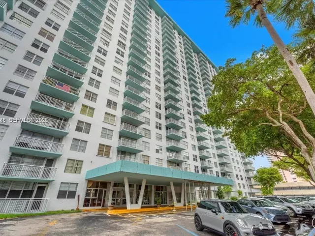 2-bedroom condo for sale in Sunny Isles Beach - 301 174th St 1018 - MondialRealty