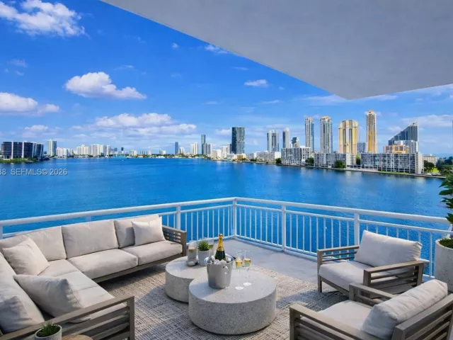 2-bedroom condo for sale in Sunny Isles Beach - 301 174th St 1018 - MondialRealty