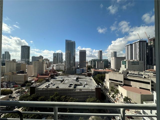 1-bedroom condo for rent in Miami - 234 NE 3rd St 1805 - MondialRealty