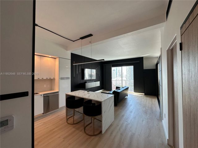 1-bedroom condo for rent in Miami - 234 NE 3rd St 1805 - MondialRealty