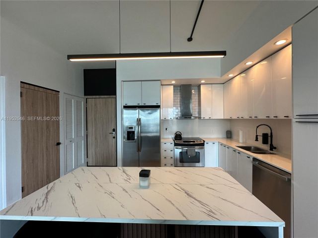 1-bedroom condo for rent in Miami - 234 NE 3rd St 1805 - MondialRealty