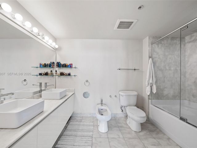 Apartment for sale  Unit #1704 - photo 7260865